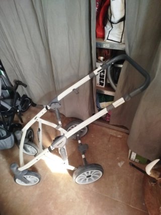 Carro de bebé 2 piezas.falta el bolso de abajo