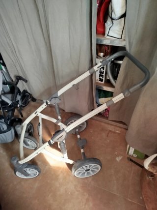 Carro de bebé 2 piezas.falta el bolso de abajo