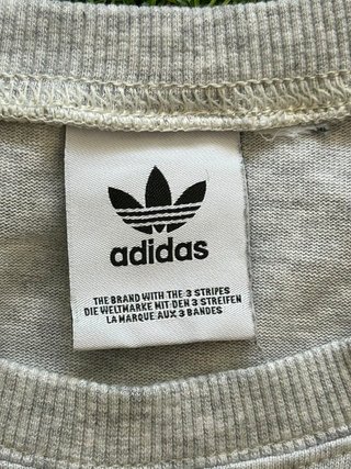 Camiseta Adidas Originals Gris Mini Logo Bordado