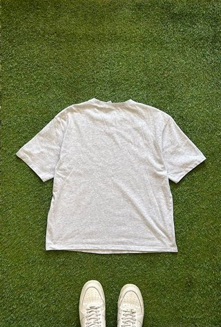 Camiseta Adidas Originals Gris Mini Logo Bordado