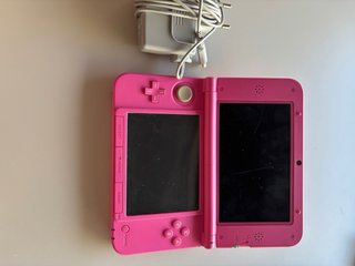 Nintendo 3DS XL Rosa + Cargador