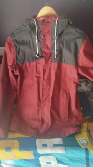 Cazadora/chubasquero Quechua Rojo y Gris