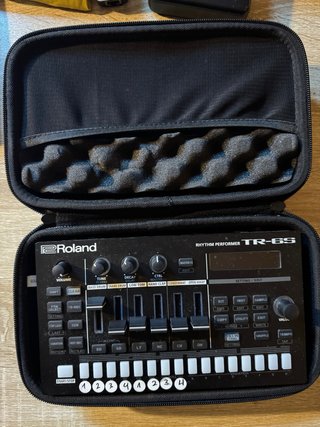 Caja de ritmos Roland TR-6S y funda