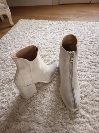 Botines LOQ de ante beige con cremallera