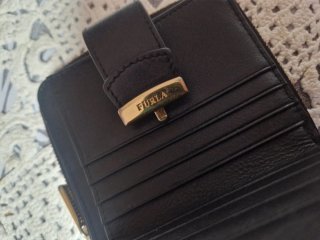 Monedero Furla Negro y Dorado