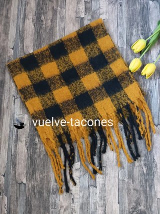 Bufanda cálida y muy suave con flecos