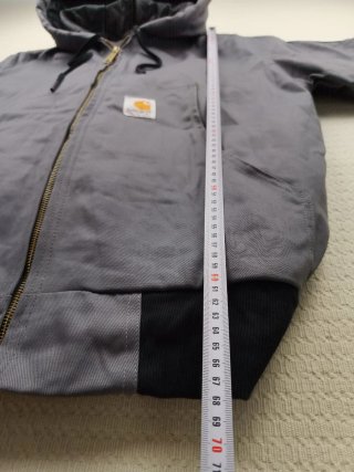 Chaqueta Carhartt con capucha gris y negra