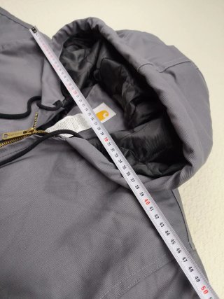 Chaqueta Carhartt con capucha gris y negra