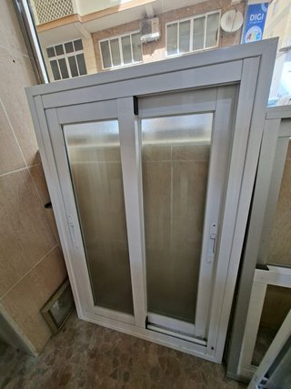 Ventana Corredera de Aluminio Blanco  69x110solape