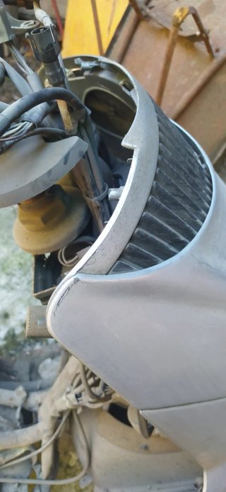 Tapa frontal Aprilia Leonardo 150