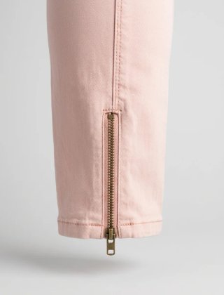 Pantalón vaquero Zara Woman tono melocotón