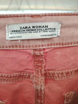 Pantalón vaquero Zara Woman tono melocotón