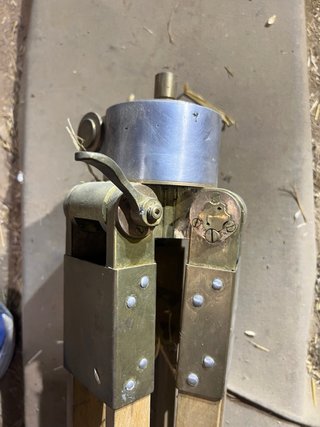 Trípode Militar Antiguo de Madera y Latón