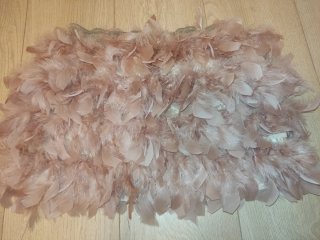 Falda de plumas rosa palo