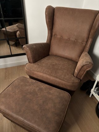 Butaca y reposapiés Ikea marrón