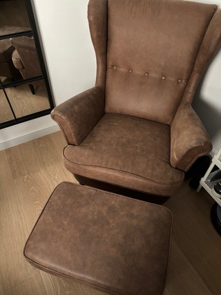 Butaca y reposapiés Ikea marrón