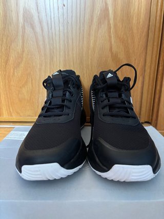Zapatillas Baloncesto Adidas Negras y Blancas