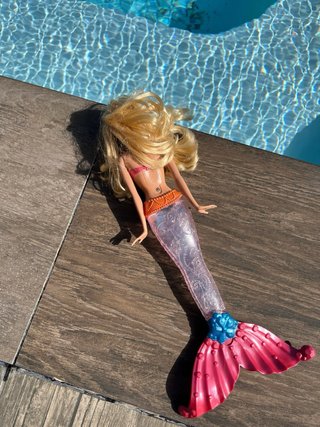 Barbie Sirena con Cola Luminosa