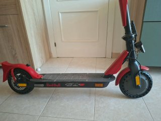 Patinete Eléctrico Red Bull