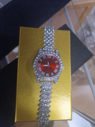 Reloj de pulsera con pedrería