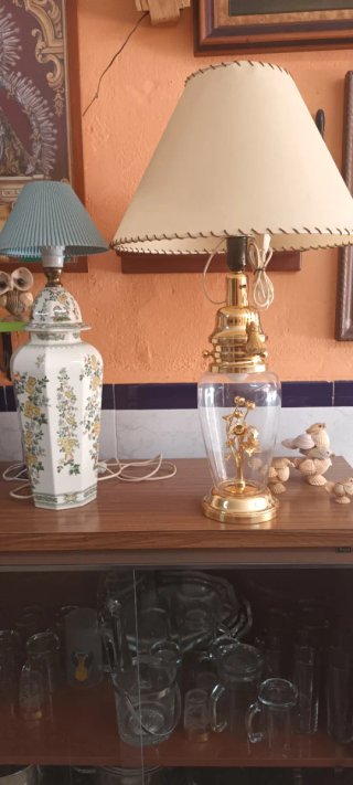 Lámparas de mesa porcelana y cristal,10 € cada una