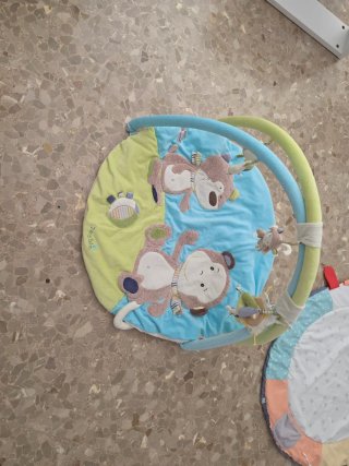 Alfombra de juegos para bebé con arco