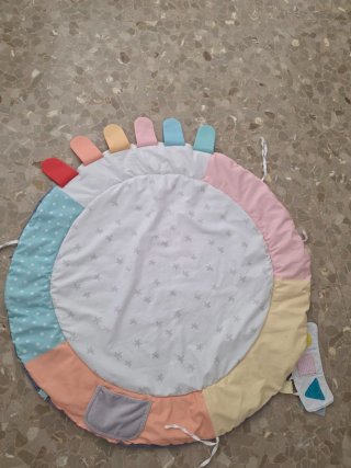 Alfombra de juegos para bebé con arco