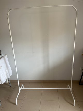 Burra color blanco con cajas rosas