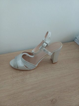 Sandalias de Tiras Plateadas