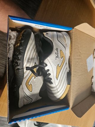 Botas multitacos Joma Toledo doradas y blancas