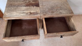 Set de 2 Mesitas de Noche de Madera