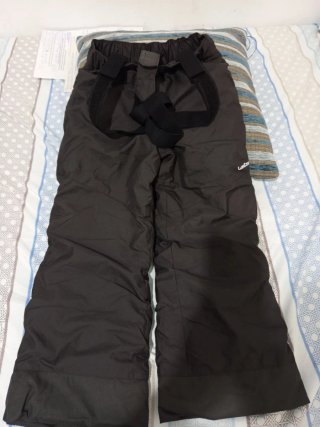 Chaqueta, pantalones nieve niño 6 o 7 años.