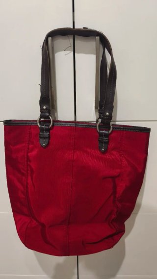 Bolso Tote Tommy Hilfiger Rojo Tela Lavable