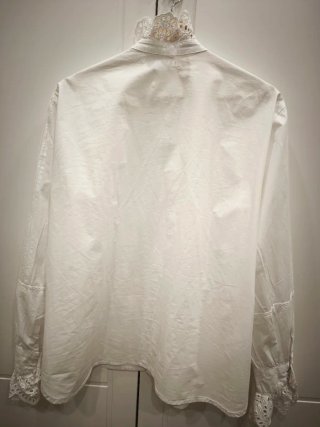 Blusa romántica blanca