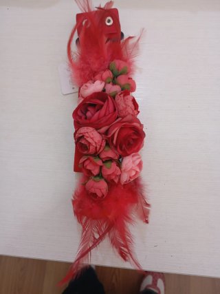 Cinturón Elástico con Flores y Plumas
