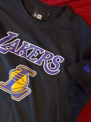 Camiseta New Era Lakers Negra Talla: S Usado 2 vec
