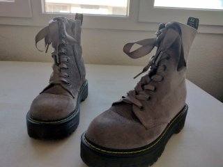 Botines estilo Dr. Martens Grises de ante