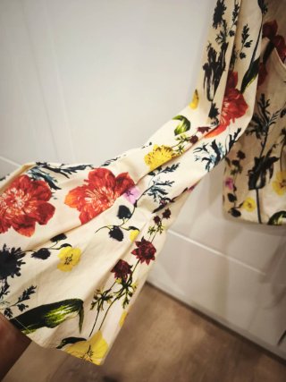 Blusa floral estilo tie-front