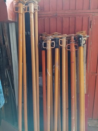 Lote de puntales de 3 y 4 metros