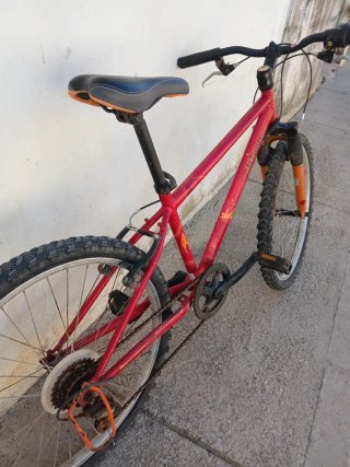 Bicicleta de Montaña Btwin Roja