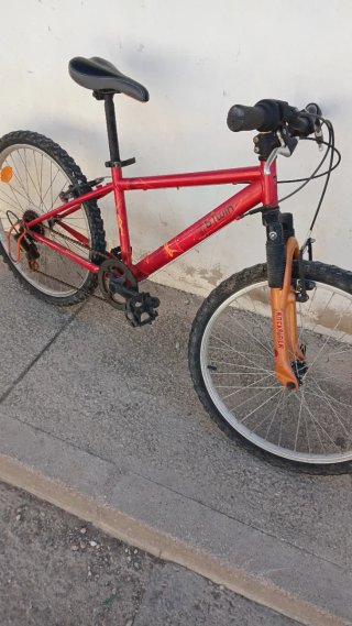 Bicicleta de Montaña Btwin Roja
