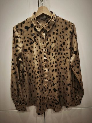 Blusa satinada estampado animal print