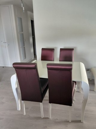 Mesa Comedor Cristal y 4 Sillas Piel Sintética