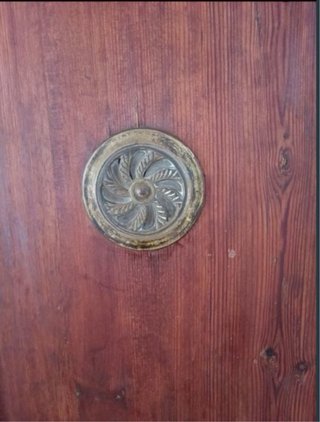 Preciosa puerta de madera maciza para exterior.