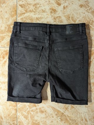 Pack 4 bermudas vaqueras hombre Bershka y Pull&Bea