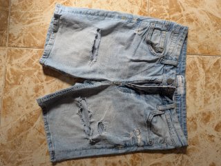 Pack 4 bermudas vaqueras hombre Bershka y Pull&Bea