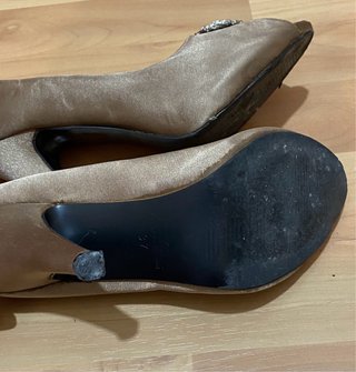 Tacones Joyca Dorados