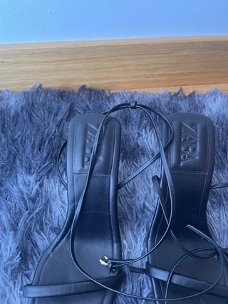 Sandalias tacón Zara negras