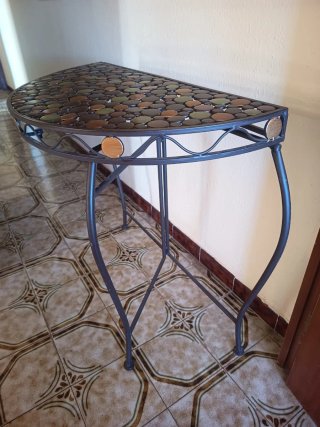 Mesa Consola de Metal con Decoración Vintage