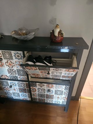 Zapatero Estrecho con Estampado Decorativo